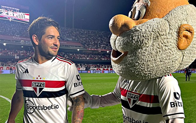 Pato vibra e desabafa após voltar a marcar pelo São Paulo: ‘Corrida longa’