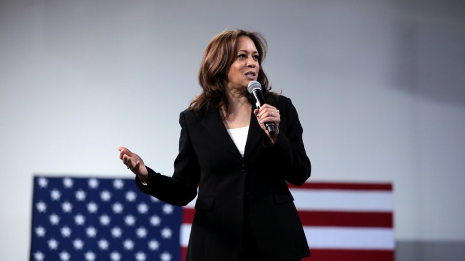 Kamala Harris é apontada como possível indicação dos Democratas para substituir Joe Biden nas eleições norte-americanas