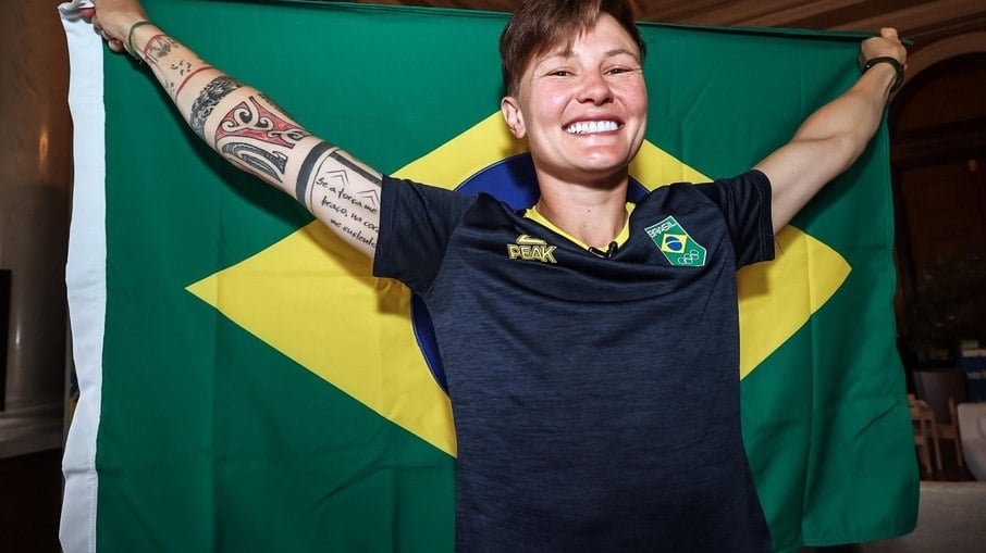 Raquel Kochhann vai carregar a bandeira do Brasil na abertura dos Jogos Olímpicos