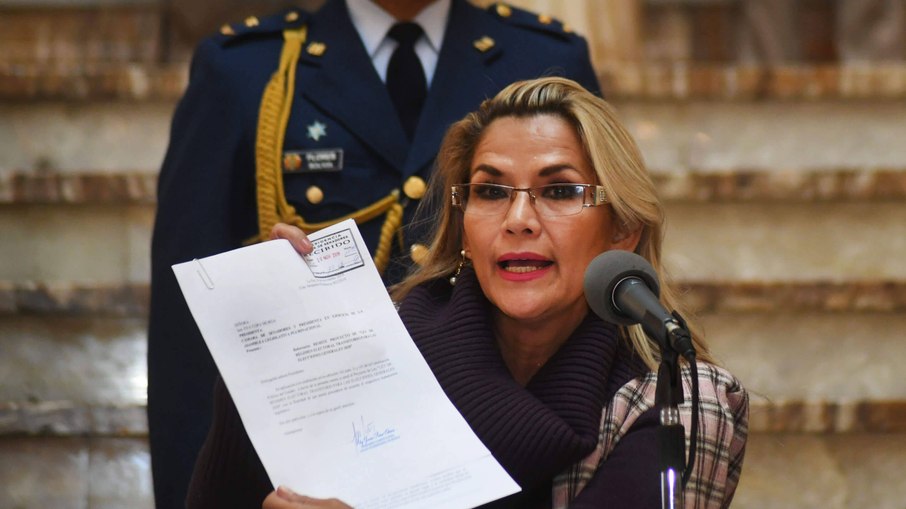 Añez confirmou seu diagnóstico positivo para Covid-19 em vídeo postado no Twitter