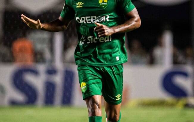 Marllon celebra gol na última rodada e destaca poder ajudar o Cuiabá ao longo da temporada