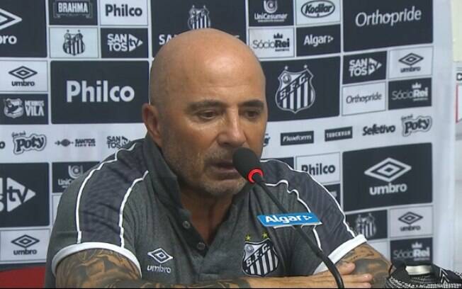 Jorge Sampaoli, técnico do Santos, durante coletiva de imprensa após o jogo contra o Botafogo-SP
