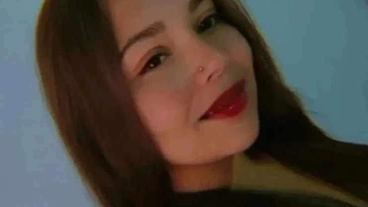 Jovem passa mal e morre após comer acarajé; polícia investiga