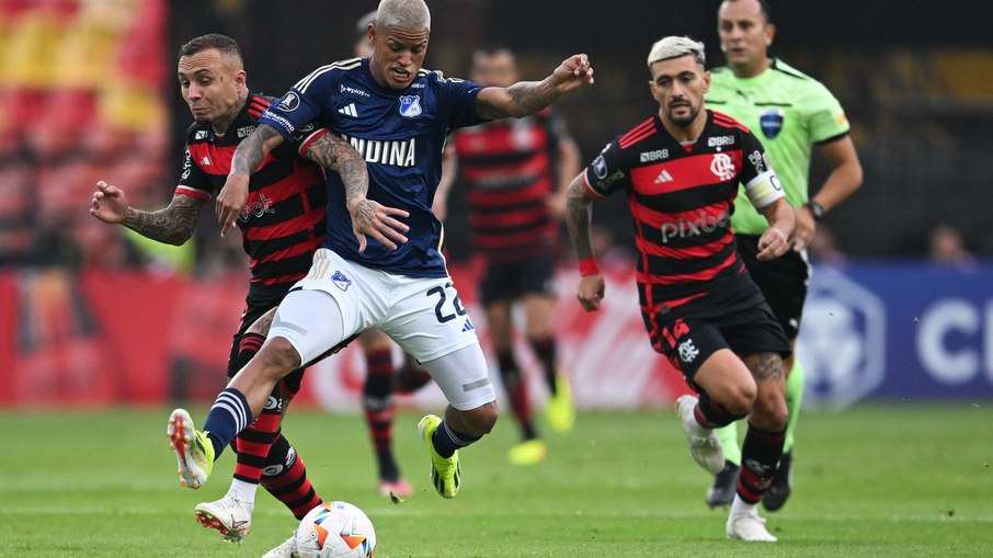 Flamengo não aproveita vantagem numérica e empata com Millonarios em estreia na Libertadores