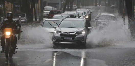 Fim de semana terá ciclone e chuva no país