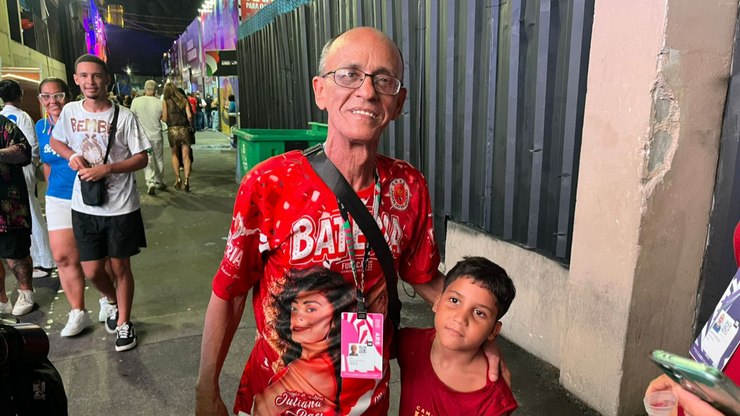 Mestre Ciça se emociona na Sapucaí após desfile da Viradouro