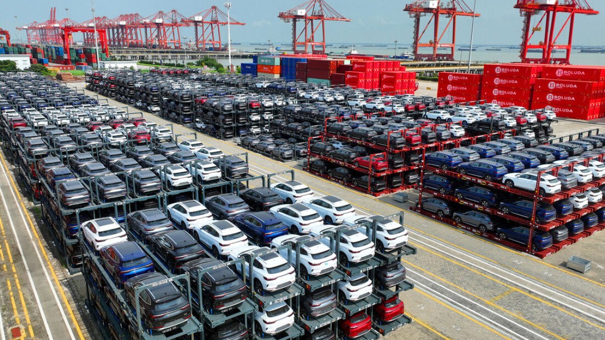Carros esperando para serem carregados 