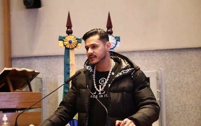 Rapper ceilandense Hungria recebe título de Cidadão Benemérito de Brasília