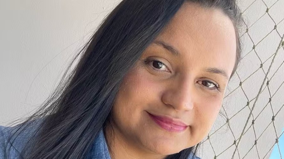 Mãe descobre autismo nos filhos e em si após anos de luta Mãe descobre autismo nos filhos e em si após anos de luta