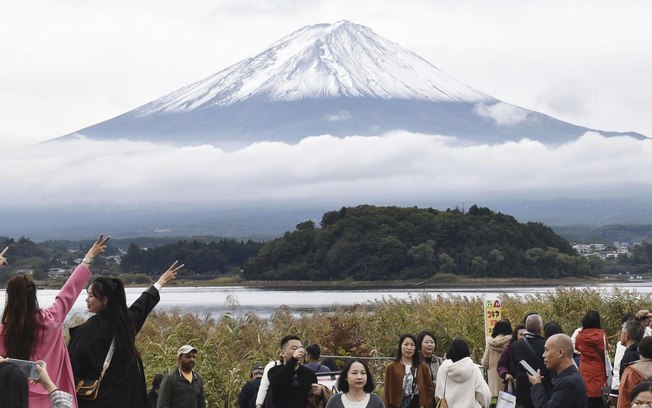 Monte Fuji é um vulcão ativo de 3.776 metros de altitude, localizado na ilha de Honshu