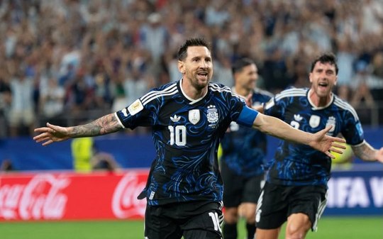 Aposentado da Argentina, Messi é convocado por Scaloni