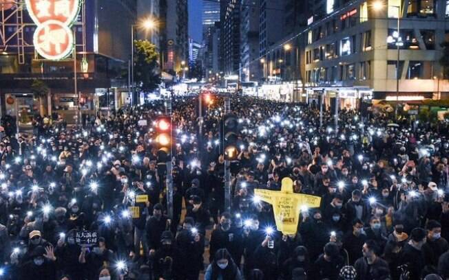 Milhares saíram às ruas de Hong Kong