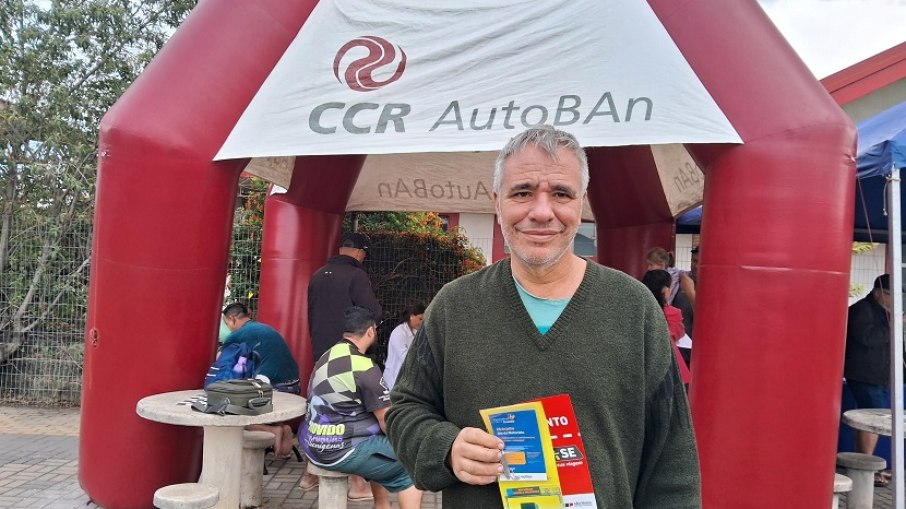 Motoristas participaram de um circuito de cuidados com a saúde, incluindo aferição de pressão arterial, teste de glicemia, técnicas de desengasgo e sessões de massoterapia