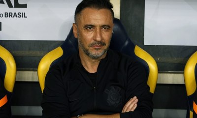Corinthians: Vítor Pereira detona ex-jogador e cutuca António Oliveira