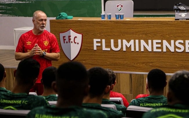 Mano Menezes tem a tarefa de salvar a temporada e tirar o Fluminense da zona de rebaixamento 