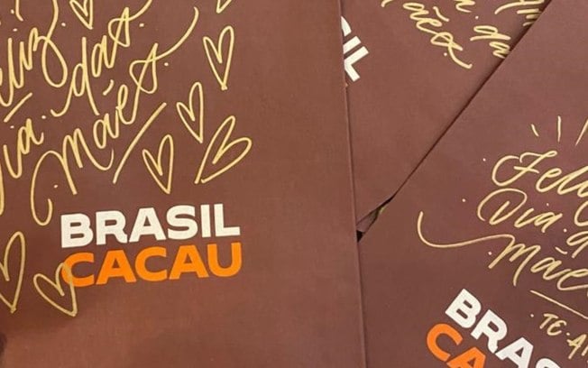 Brasil Cacau oferece personalização com lettering para presentes de Dia das Mães