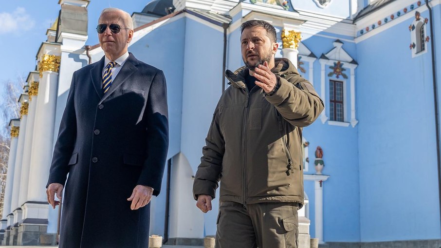 Presidente Biden se encontra com Zelensky na Ucrânia