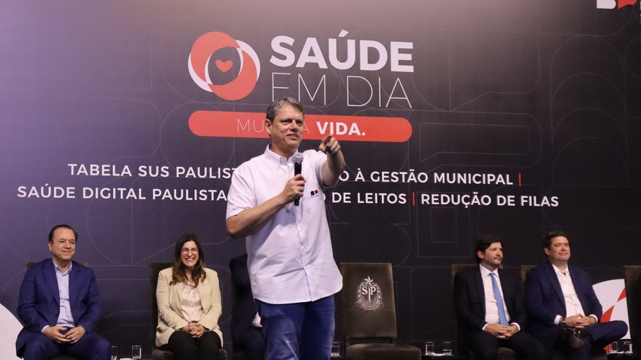 Tarcísio durante a entrega Tarcísio durante a entrega