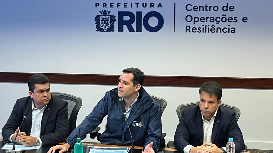 Prefeito Eduardo Cavaliere (PSD) ao lado de Tiago Faierstein (Presidente da ANAC) e Carlo Caiado (Presidente da Câmara de Vereadores do Rio) Prefeito Eduardo Cavaliere (PSD) ao lado de Tiago Faierstein (Presidente da ANAC) e Carlo Caiado (Presidente da Câmara de Vereadores do Rio)