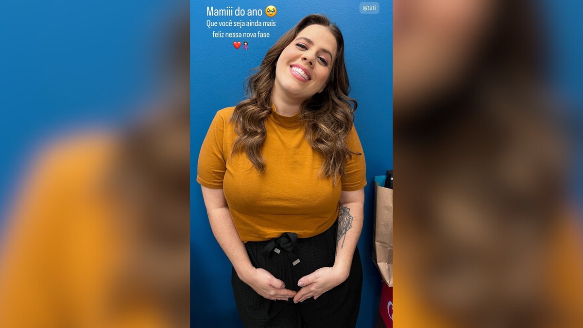 Após anúncio de gravidez, Tati Machado exibe barriguinha em foto na web