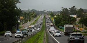 Feriado prolongado deve lotar rodovias entre SP, PR e SC