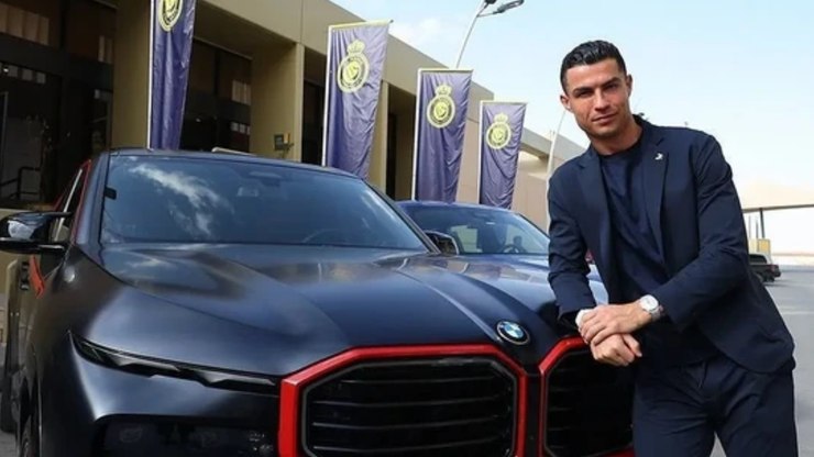 Cristiano Ronaldo tem coleção de carros que vale R$ 150 milhões