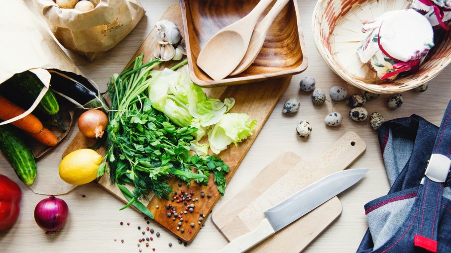 Uma seleção de artigos de cozinha úteis e dicas para trazer praticidade e saúde na sua alimentação em 2023