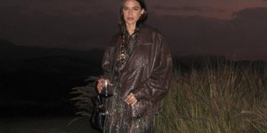 Bruna Marquezine ostenta look avaliado em mais de R$ 100 mil