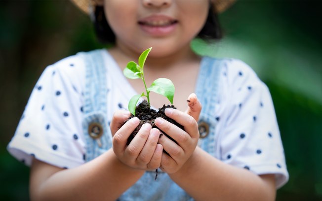 Como as crianças ajudam a tornar suas famílias mais ecológicas