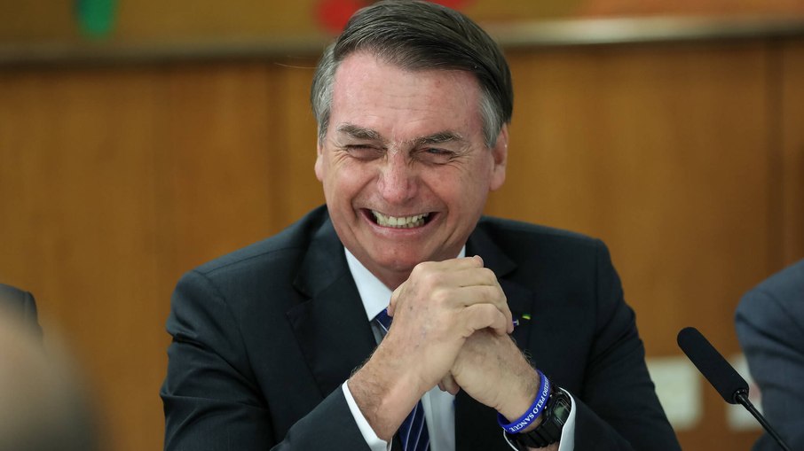 Presidente Jair Bolsonaro (PL) continua com canal ativo no YouTube, mesmo após diversas punições