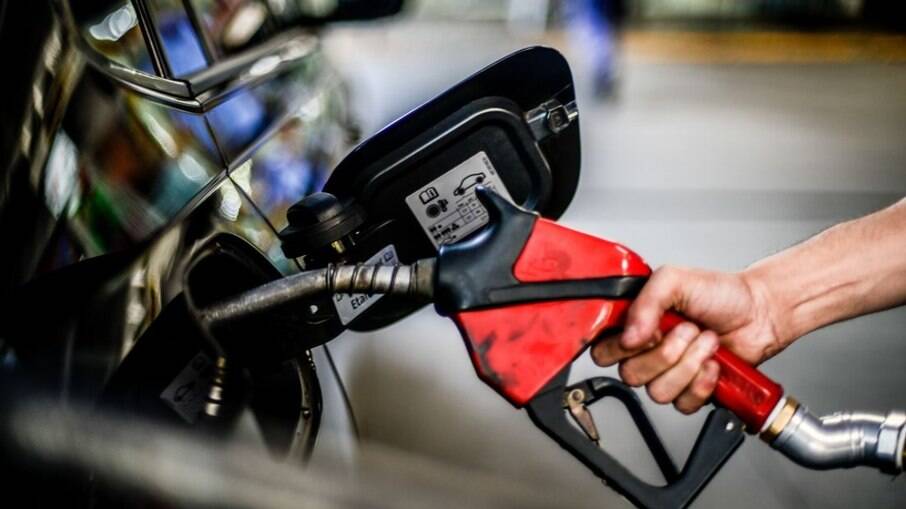 Gasolina do Brasil é a 3ª mais cara do mundo, atrás de Filipinas e Indonésia, aponta Oxford Economics