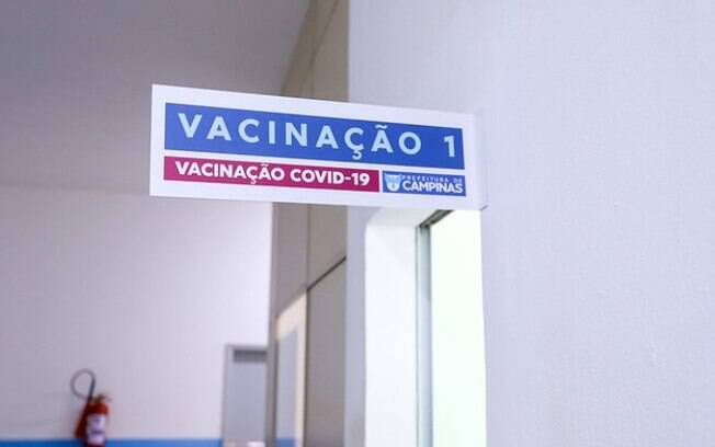 Vacinação para idosos acima de 77 anos começa hoje em Campinas