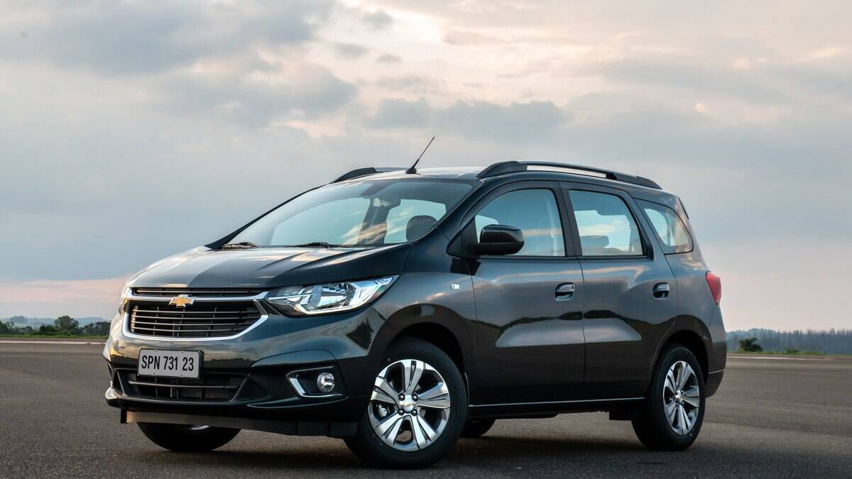 Chevrolet Spin 2023 ainda resiste no mercado brasileiro com poucas mudanças entre um mar de  SUVs
