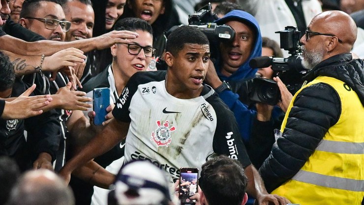 Zenit insiste por Gui Negão, joia do Corinthians