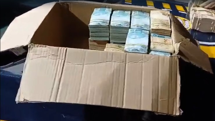 Polícia apreende mais de R$ 700 mil em abordagem na Fernão Dias