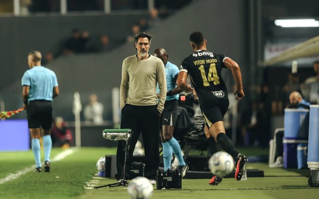 Eduardo Dominguez, técnico do Atlético Mineiro, na Vila Belmiro
