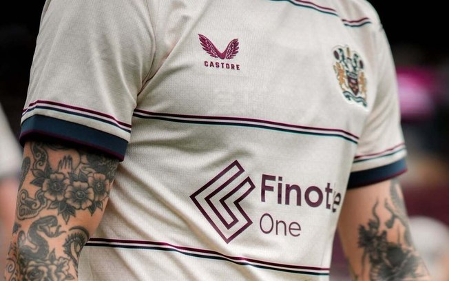 Burnley ficou sem uniforme às vésperas do início da temporada 2026/27 Burnley ficou sem uniforme às vésperas do início da temporada 2026/27