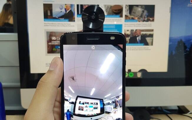 Moto 360 Câmera faz captura de imagens com a ajuda de dois sensores de 13 megapixels cada