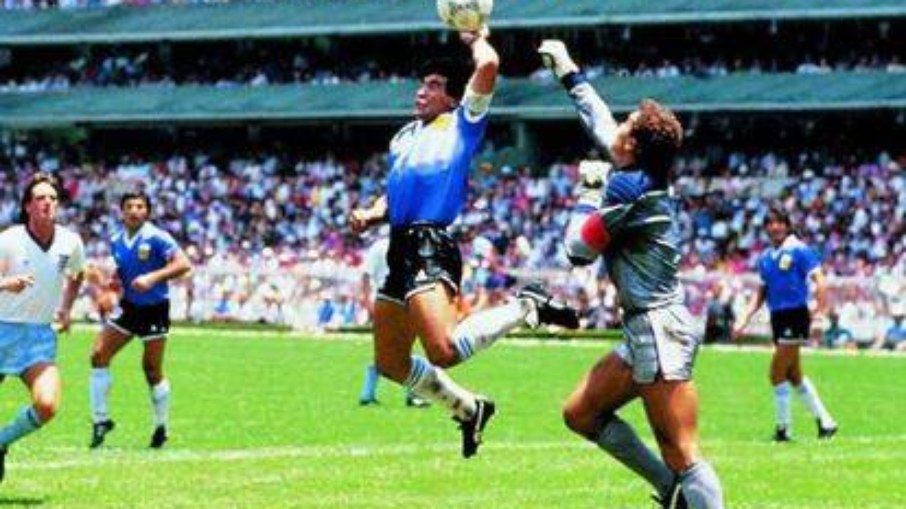 Mano de Dios: o gol emblemático de Maradona contra a Inglaterra, na Copa de 1986 Mano de Dios: o gol emblemático de Maradona contra a Inglaterra, na Copa de 1986