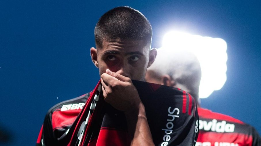 Guilherme Gomes marcou duas vezes e foi eleito o craque do jogo Guilherme Gomes marcou duas vezes e foi eleito o craque do jogo