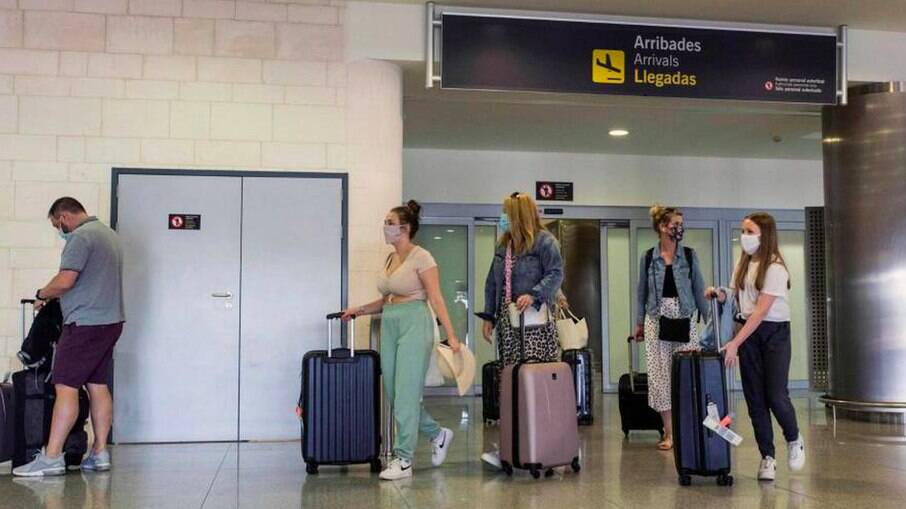 Não vacinados terão de fazer quarentena de 5 dias para entrar no Brasil