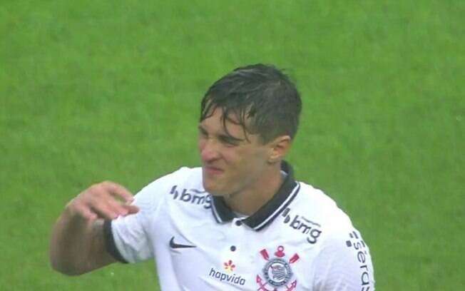 Corinthians sai atrás contra a Ponte, vira o jogo e volta a vencer
