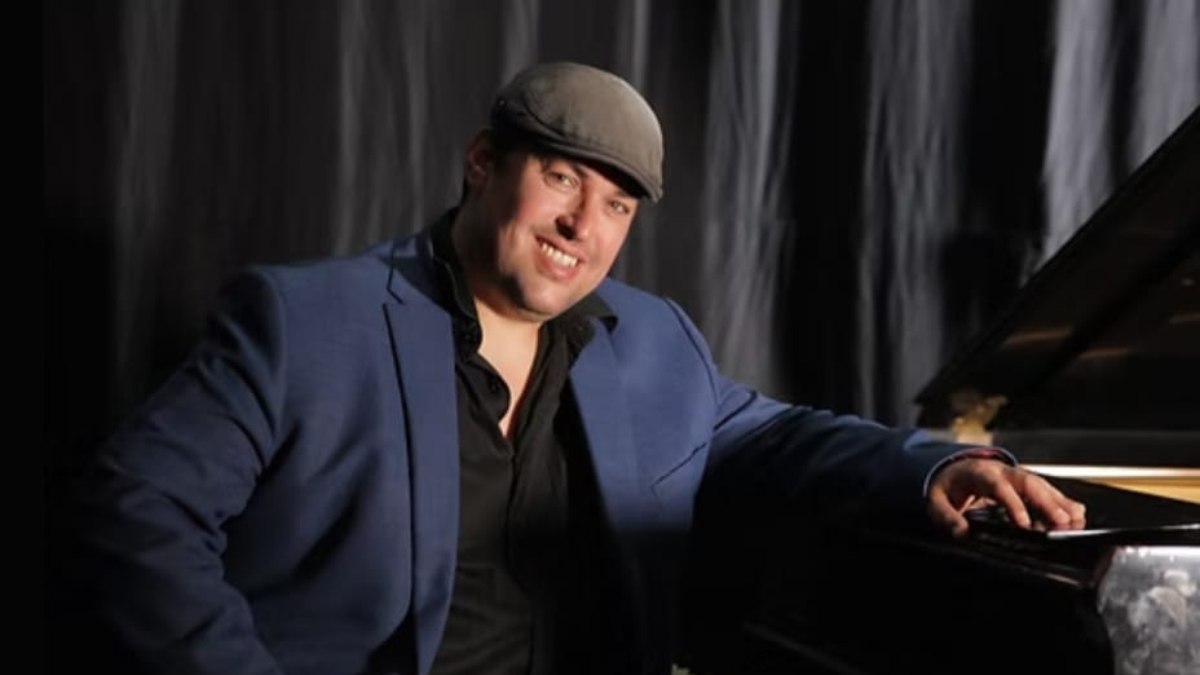 O pianista Julian Gutierrez