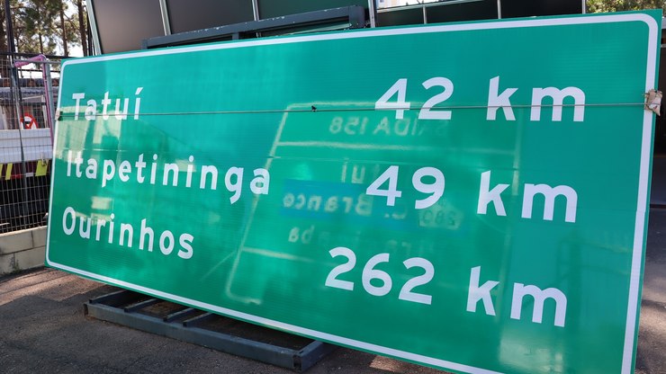A indústria invisível que guia milhões nas rodovias