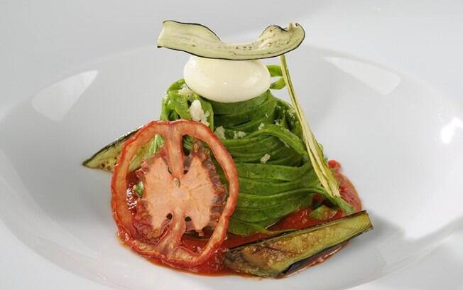 Foto da receita Espaguete de rúcula alla chitarra pronta.
