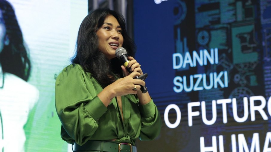 Danni Suzuki realiza palestra em grande evento de moda íntima feminina