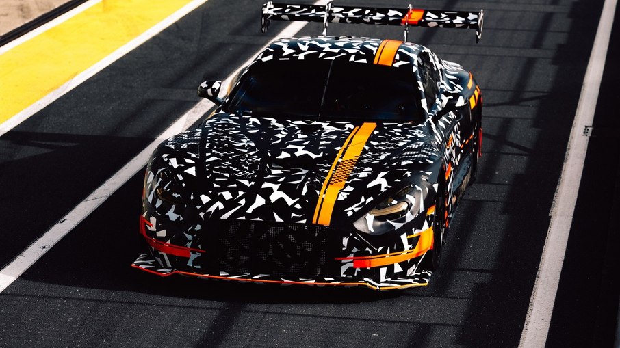 Protótipo camuflado da Mercedes-AMG faz parte do projeto que dará origem ao sucessor do GT3. Protótipo camuflado da Mercedes-AMG faz parte do projeto que dará origem ao sucessor do GT3.