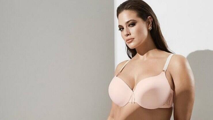 Modelo plus size, Ashley Graham posa de lingerie e ganha ...