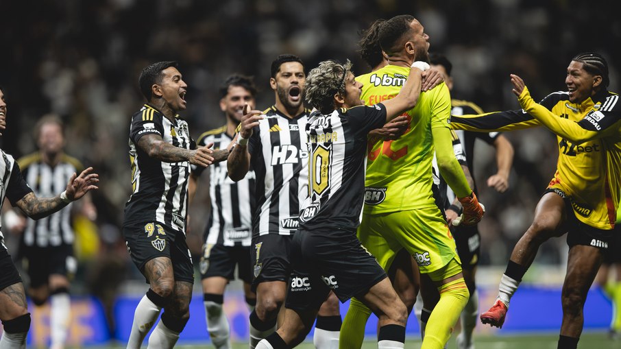 Jogadores do Atlético Mineiro comemora com Everson, herói da disputa de pênaltis