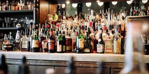 Risco de adulteração de bebidas com metanol mobiliza estados